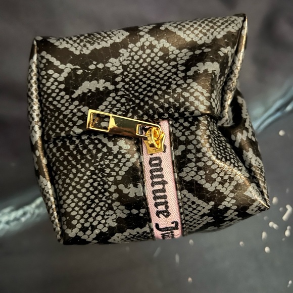 2 Juicy Couture travel Pouch’s